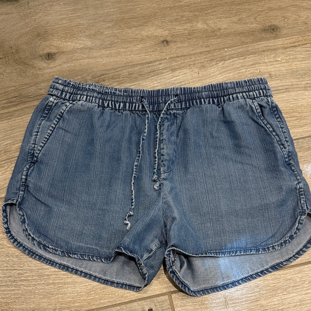 GAP shorts